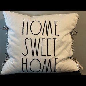 🦄 Rae Dunn Home Sweet Home Pillow